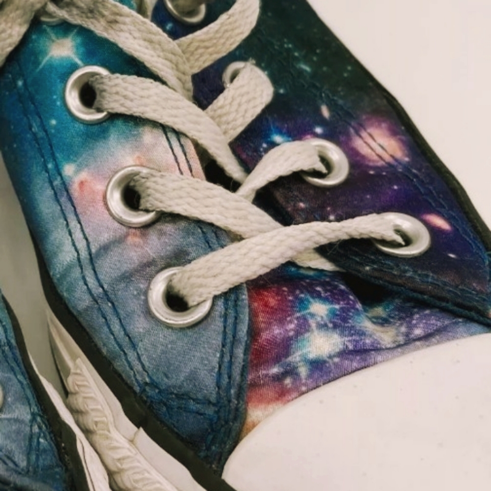 Converse Chuck Taylor All Star Shoes Galaxy Print, Women's 6/Mens 4.5 - Picture 3 of 6